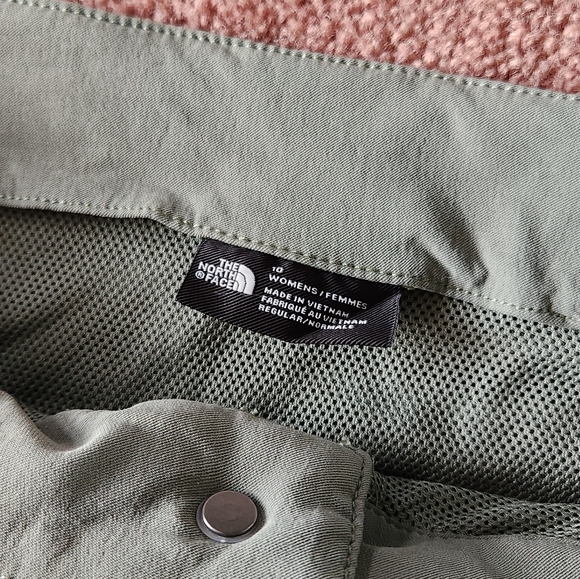 North Face Shorts - Picture 2 of 4
